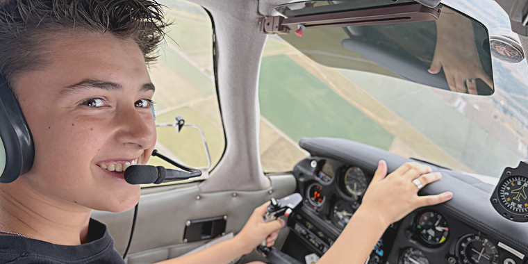 Become a Discovery Pilot! <a class=sliderLink style='color: #fff;text-decoration:underline;' href='/discoveryflights.shtml'>Get Started</a>